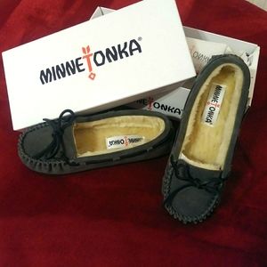 Minnetonka Cally Hardsole Suede Leather Slippers
